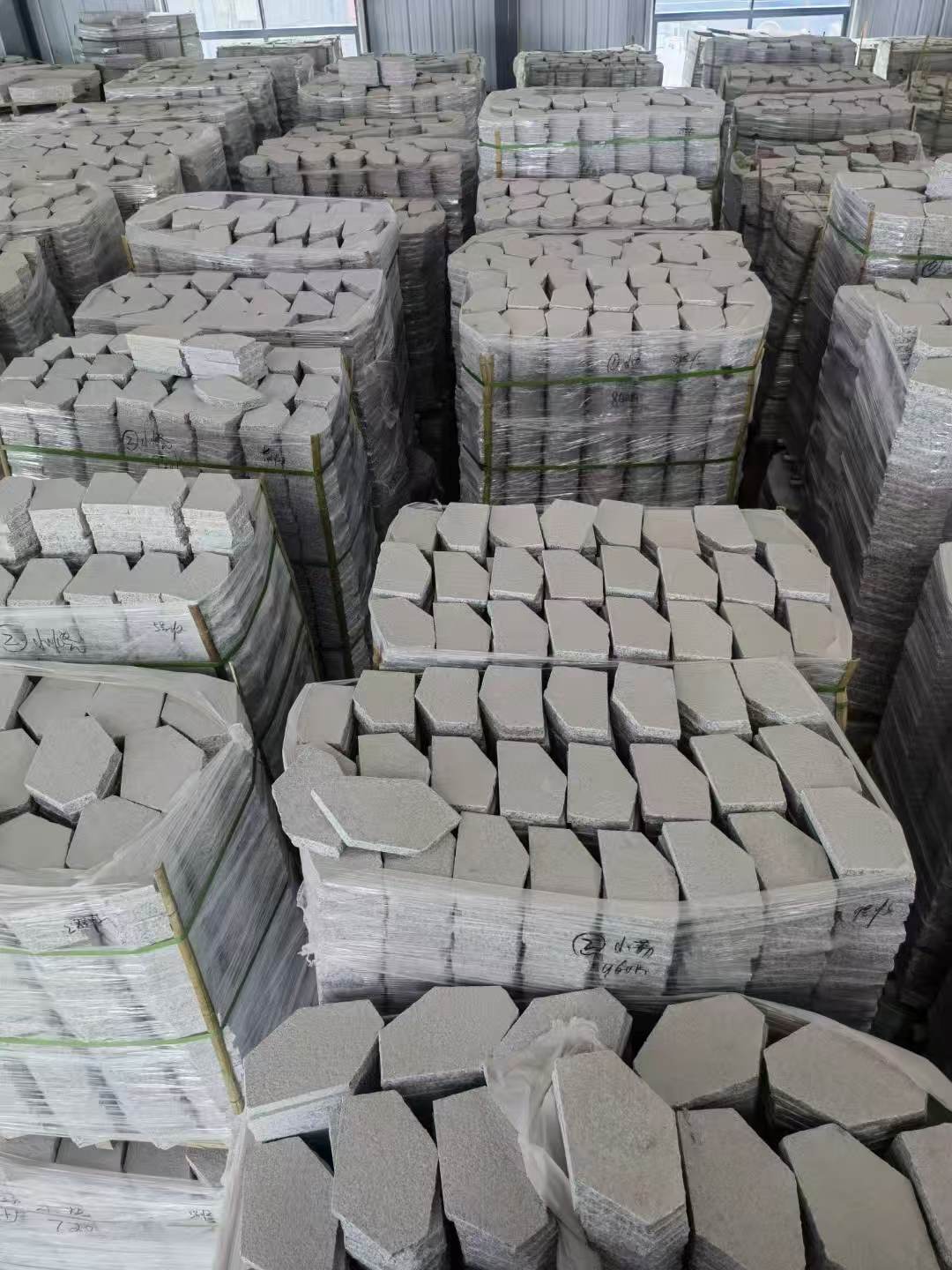 锦州芝麻白石材冰裂纹，碎拼。
