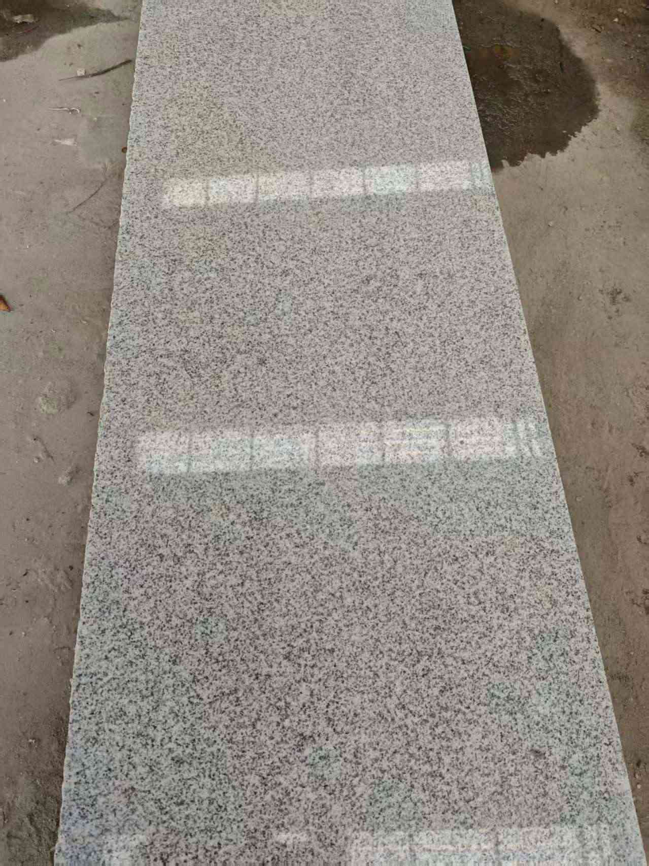 锦州芝麻白光面毛板